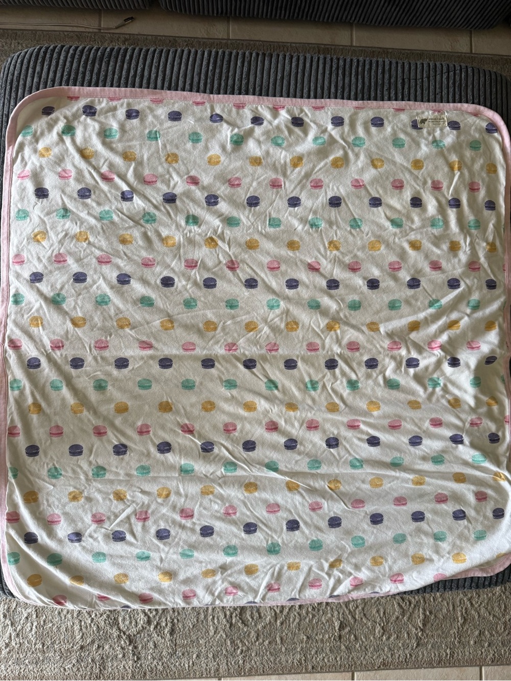 Monica+Andy macaroon baby blanket